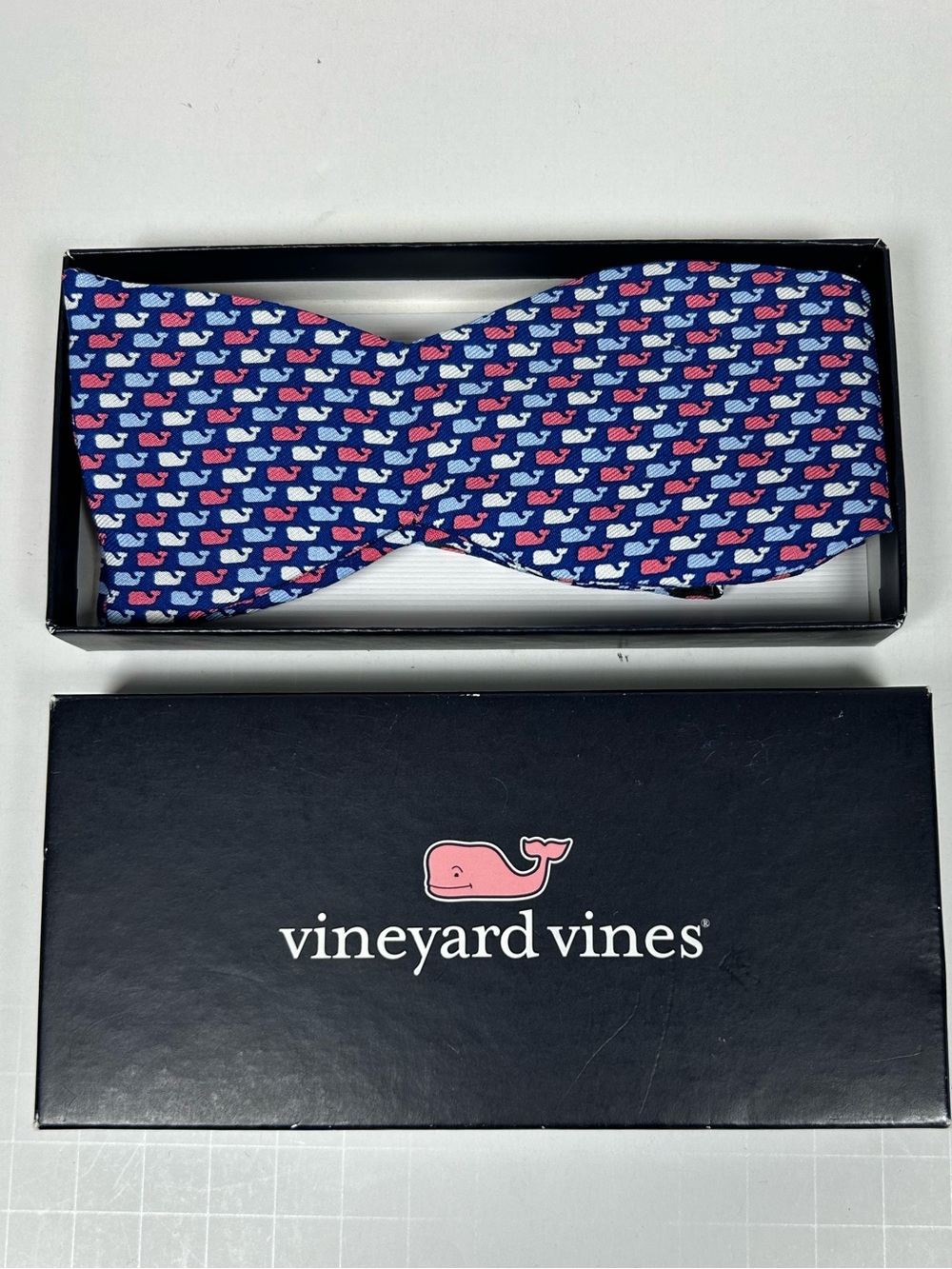 Vineyard Vines Navy Bow Tie with Pink & White Classic Whale Print  100% Silk